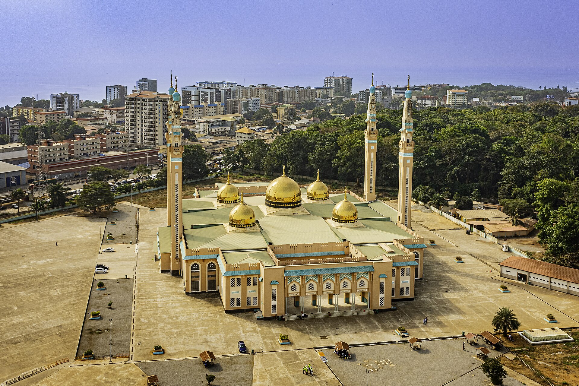 La mosquée Fayçal vue de côté