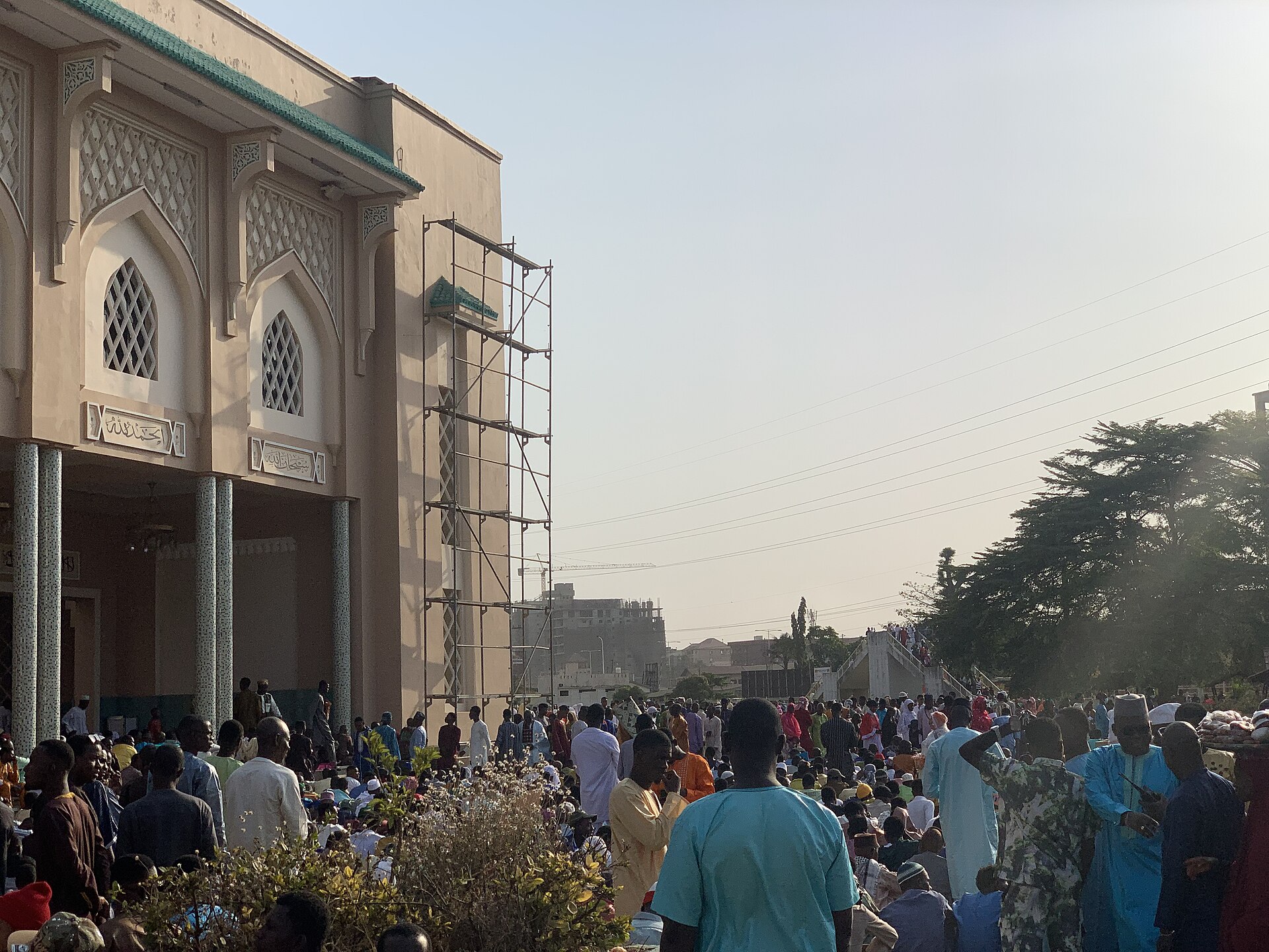 La cour de la Grande Mosquée avant la prière de l’Aïd