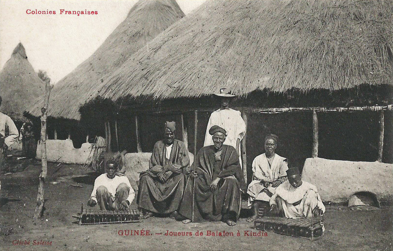 Joueurs de balafon à Kindia, carte postale ancienne