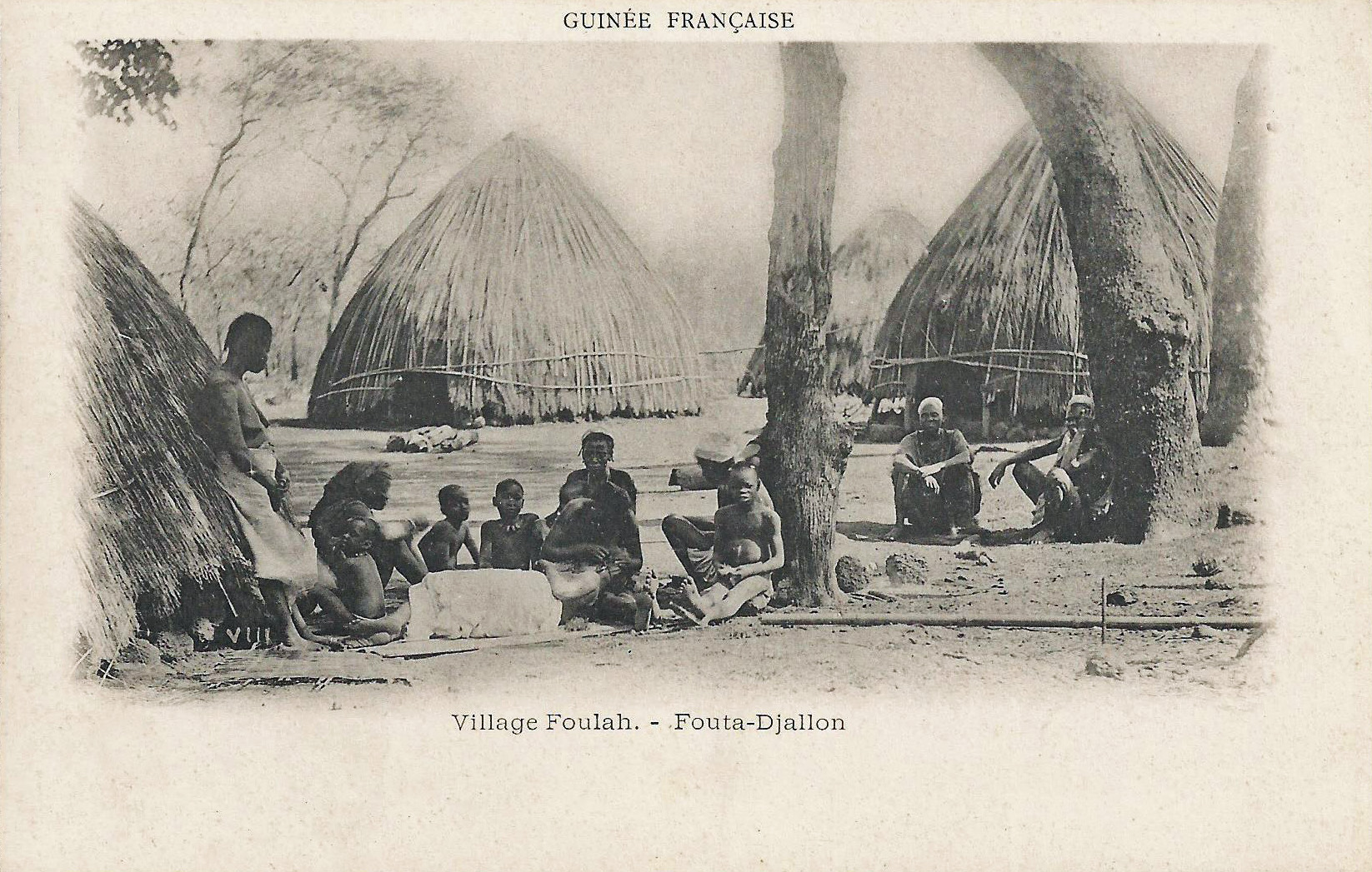 Village peul du Fouta-Djalon, carte postale ancienne