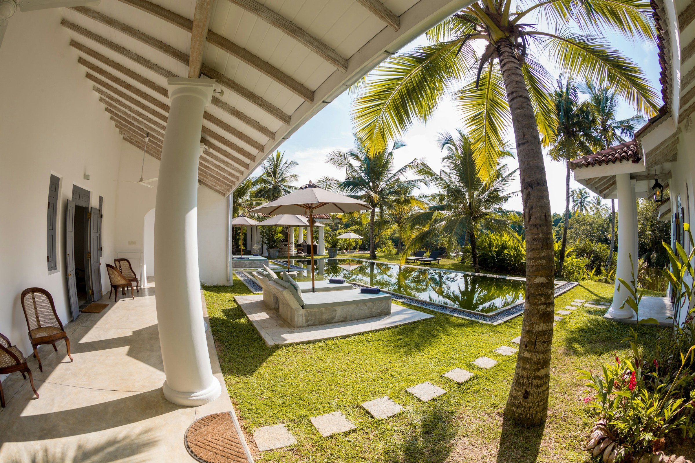 Villa avec piscine et jardin tropical