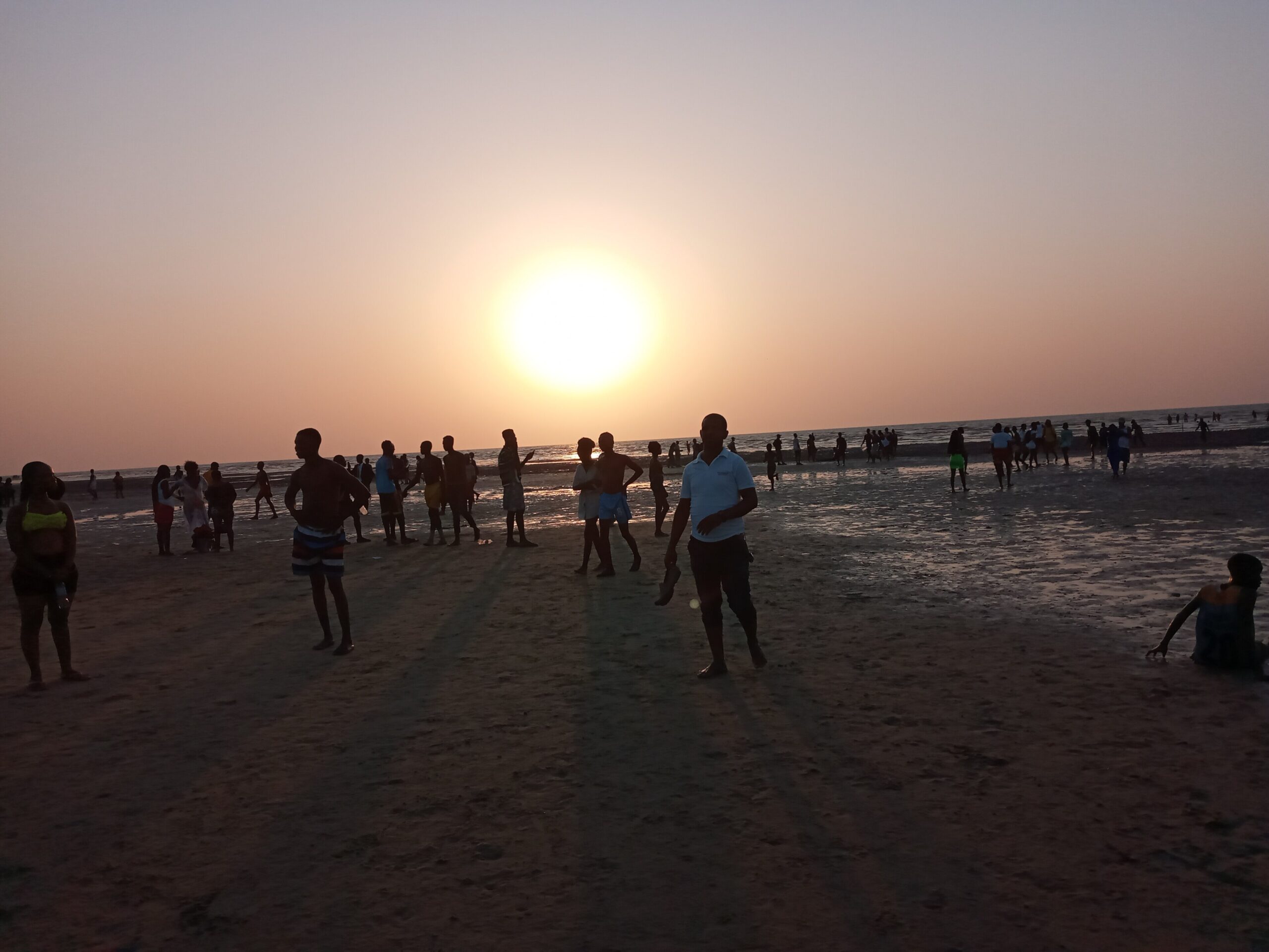 Plage de Tayaki : le coucher de soleil le plus sauvage de Conakry